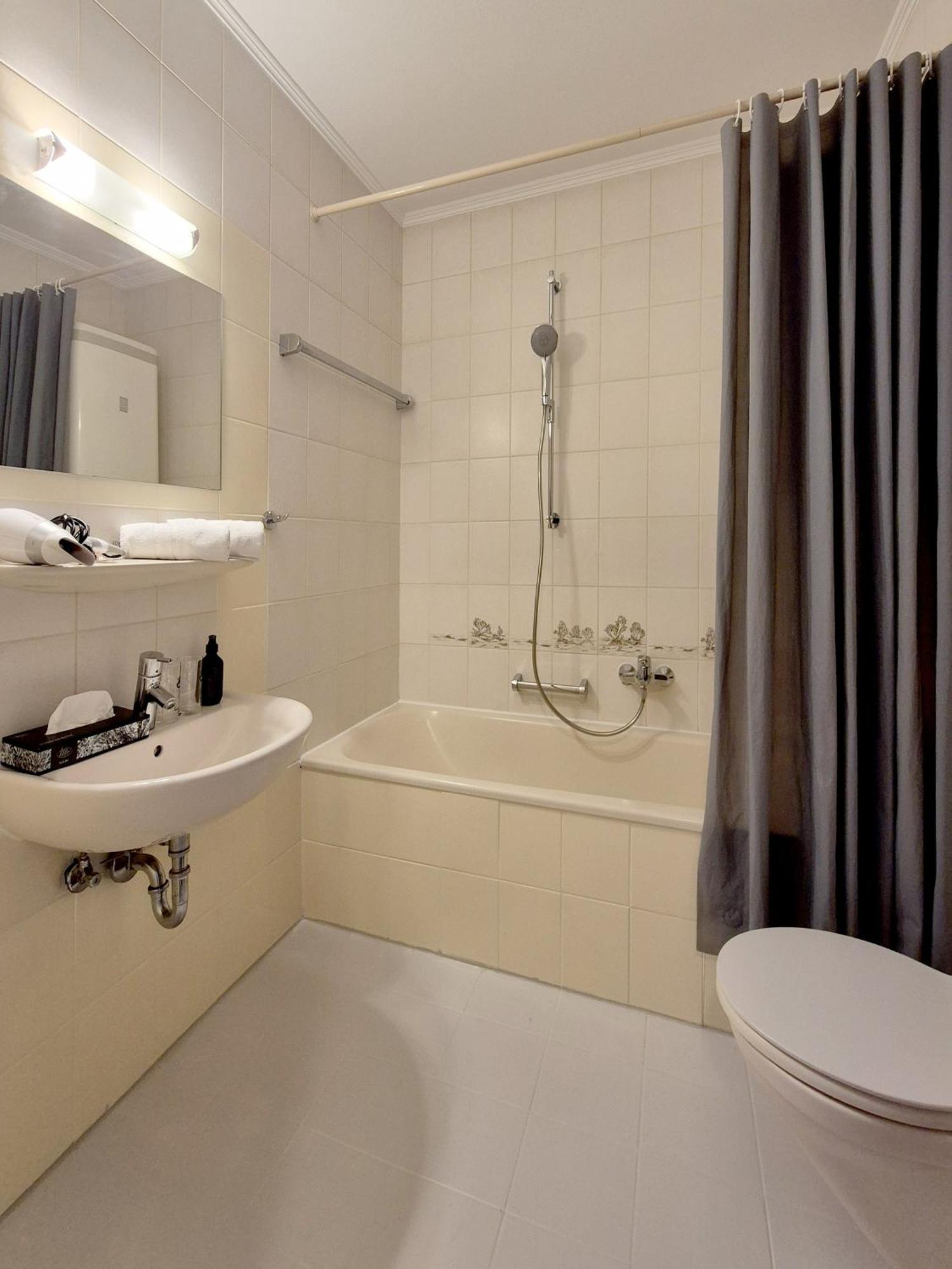 Hotel Schachener Hof Линдау Екстериор снимка